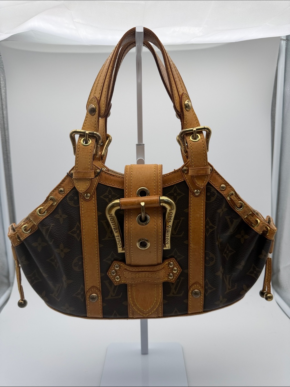 1️⃣6️⃣5️⃣0️⃣  Louis Vuitton Monogram Canvas Shoulder Bag with Vachetta Trim